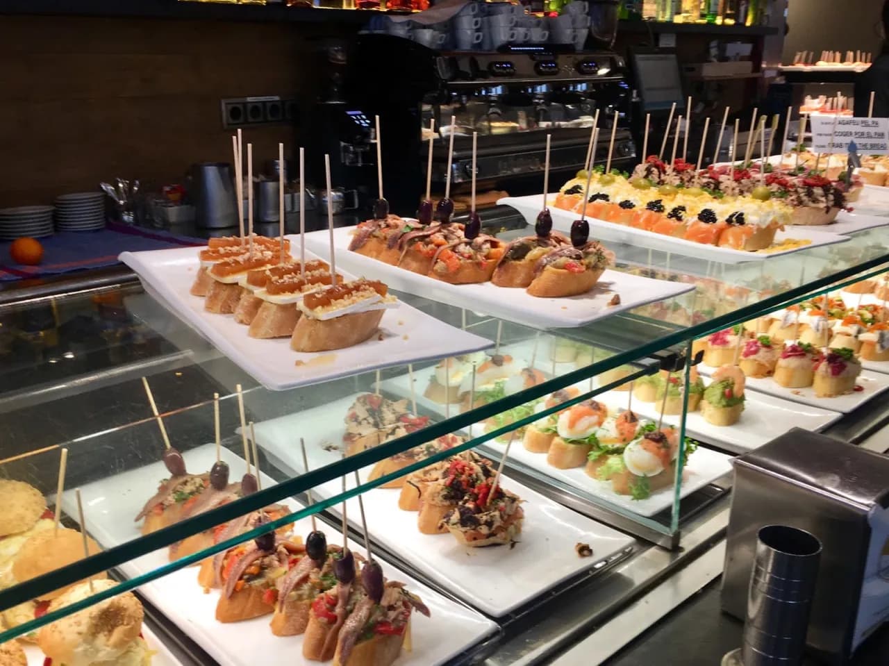 Gdzie zjeść w Barcelonie: najlepsze miejsca na niezapomniane smaki