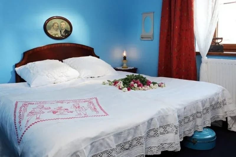 Jak poinformować gości weselnych o noclegu, by uniknąć chaosu?