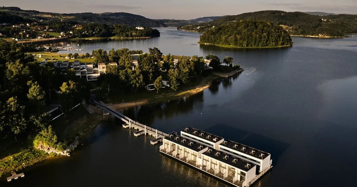 Niezapomniane domki na wodzie w Jeziorze Rożnowskim dla każdego